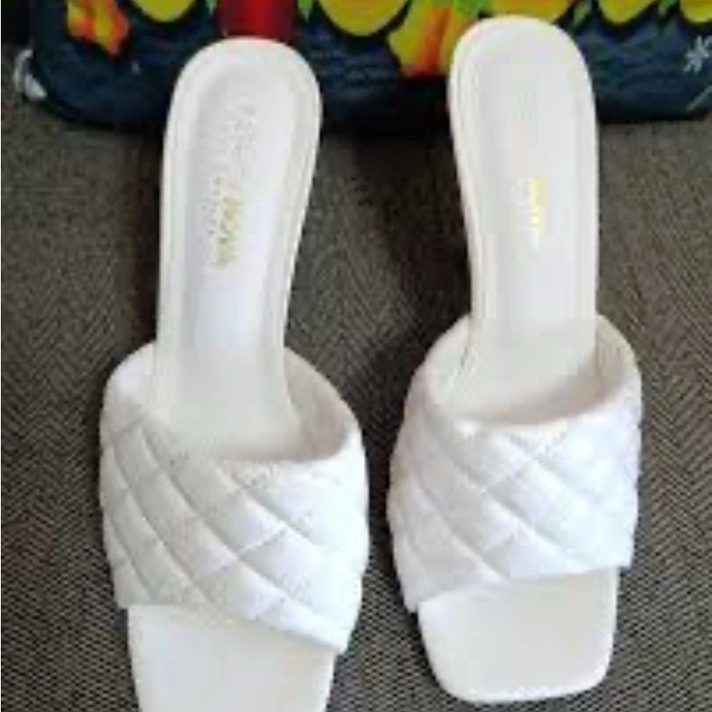 Fashion Nova White Quilted Sandals sz 6.5 heels sandals - Picture 1 of 4